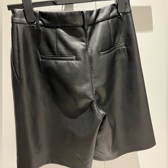 ARITZIA Vegan leather shorts - Picture 2 of 3